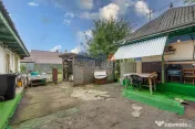 Casă interbelică + 3.060 mp intravilan, Trifești, 7,9 km de Roman