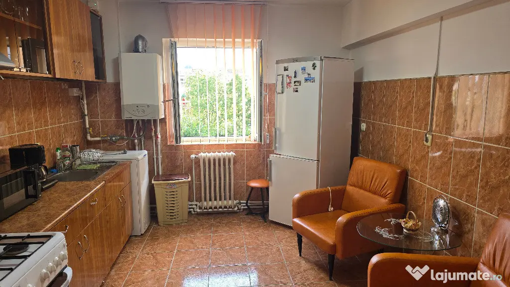 Inchiriez apartament 2 camere in Deva, zona Mihai Viteazu (Piata) et 3 - Deva (Hunedoara)