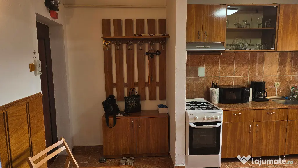 Inchiriez apartament 2 camere in Deva, zona Mihai Viteazu (Piata) et 3 - Deva (Hunedoara)