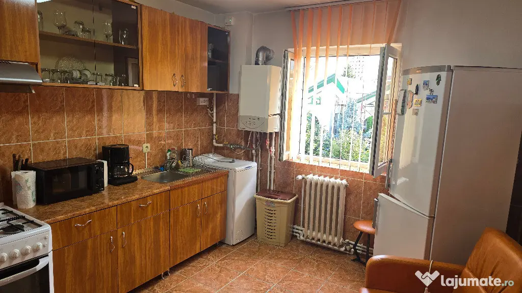 Inchiriez apartament 2 camere in Deva, zona Mihai Viteazu (Piata) et 3 - Deva (Hunedoara)