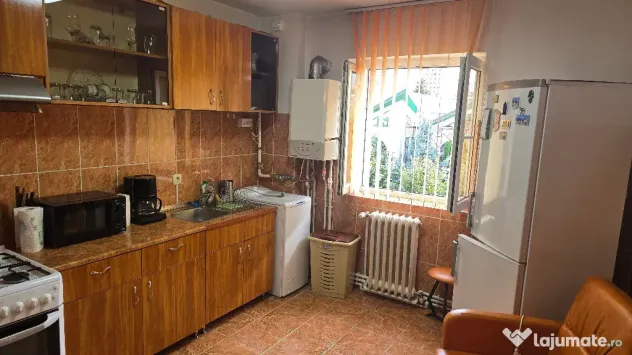 Inchiriez apartament 2 camere in Deva, zona Mihai Viteazu (Piata) et 3 - Deva (Hunedoara)
