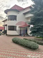 Casă / Vilă cu 8 camere de vânzare în Suceava