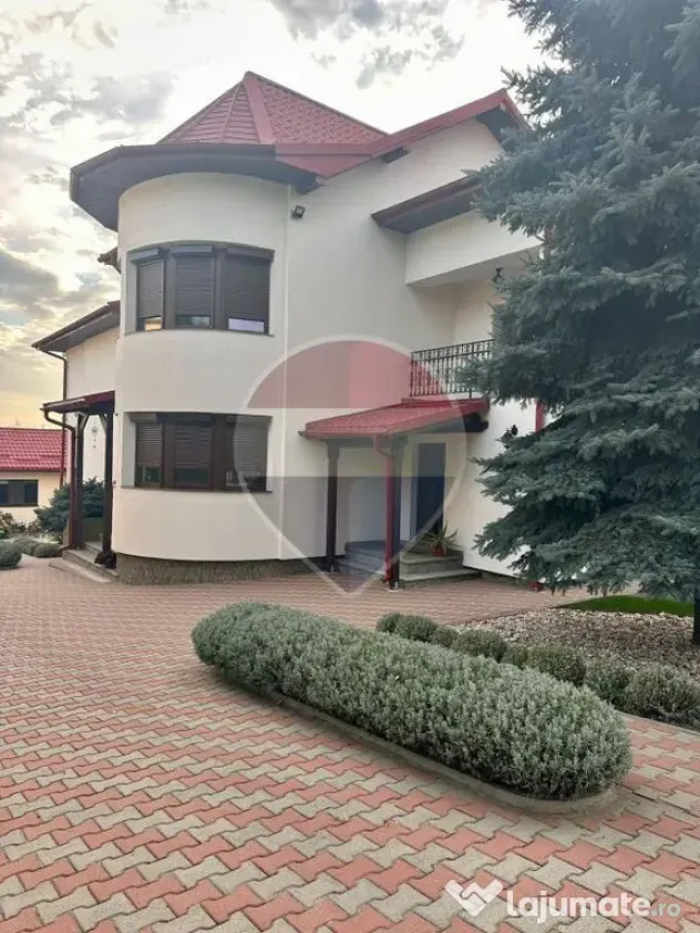 Casă / Vilă cu 8 camere de vânzare în Suceava - Suceava (Suceava)