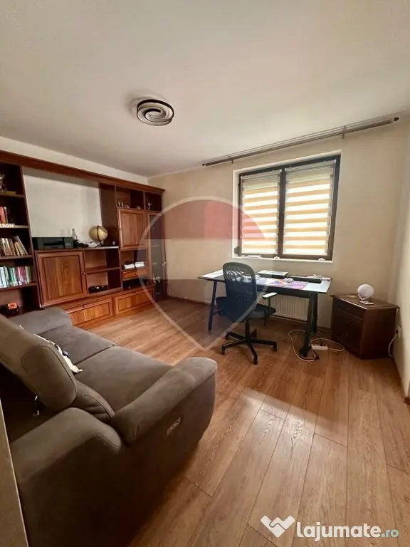 Casă / Vilă cu 8 camere de vânzare în Suceava - Suceava (Suceava)