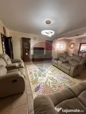 Casă / Vilă cu 8 camere de vânzare în Suceava