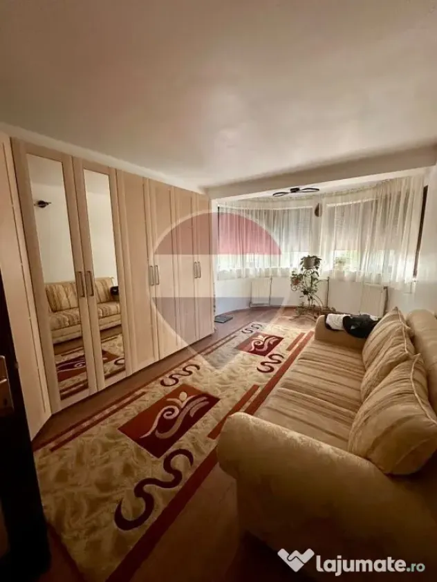 Casă / Vilă cu 8 camere de vânzare în Suceava - Suceava (Suceava)