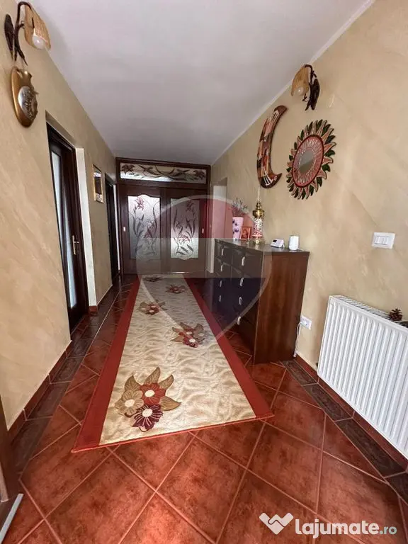 Casă / Vilă cu 8 camere de vânzare în Suceava - Suceava (Suceava)