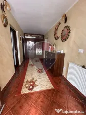 Casă / Vilă cu 8 camere de vânzare în Suceava