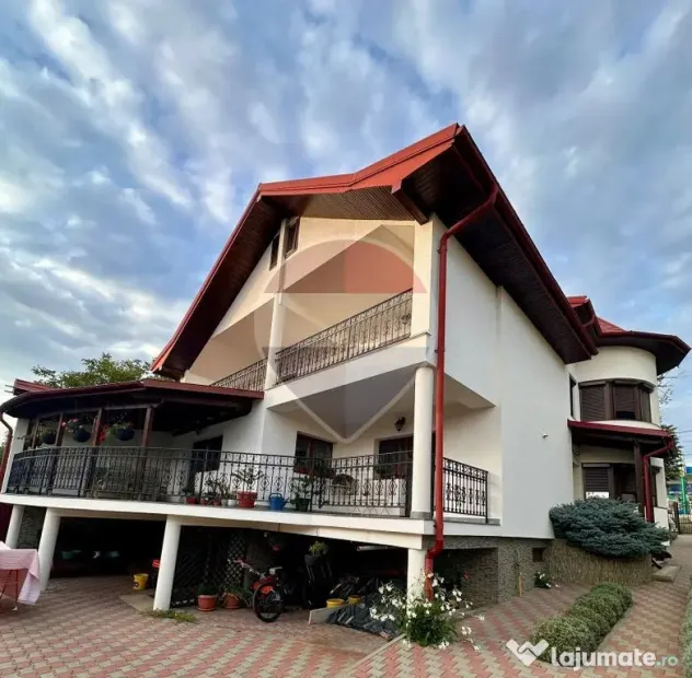 Casă / Vilă cu 8 camere de vânzare în Suceava - Suceava (Suceava)