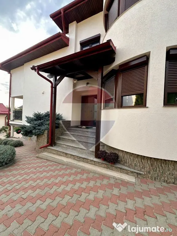 Casă / Vilă cu 8 camere de vânzare în Suceava - Suceava (Suceava)
