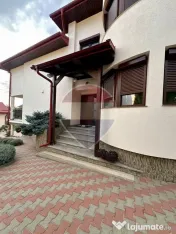 Casă / Vilă cu 8 camere de vânzare în Suceava