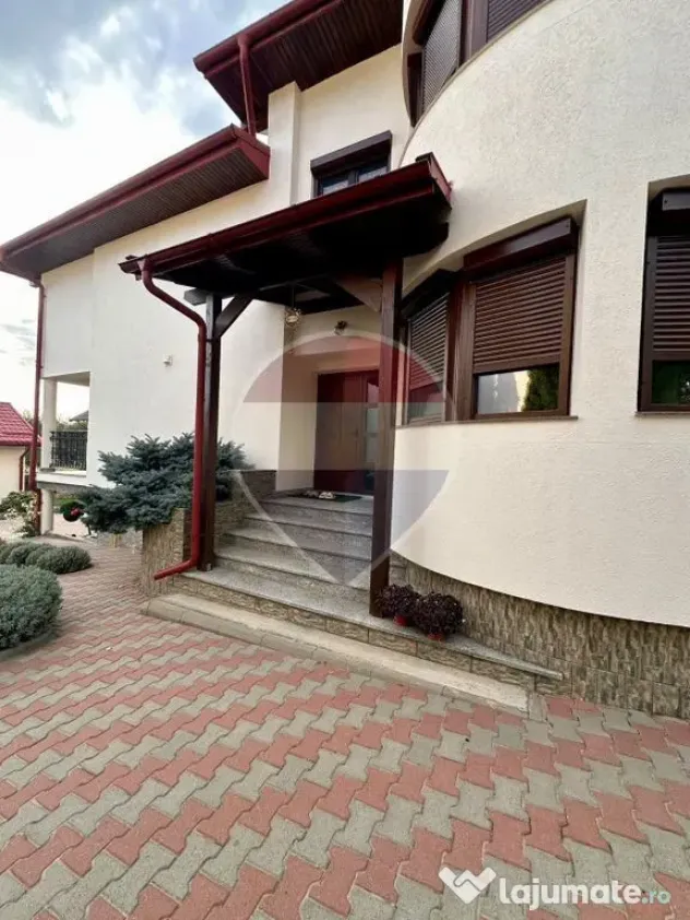 Casă / Vilă cu 8 camere de vânzare în Suceava - Suceava (Suceava)