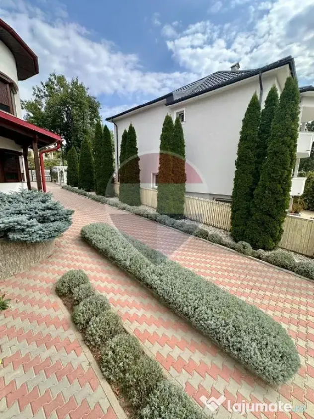 Casă / Vilă cu 8 camere de vânzare în Suceava - Suceava (Suceava)