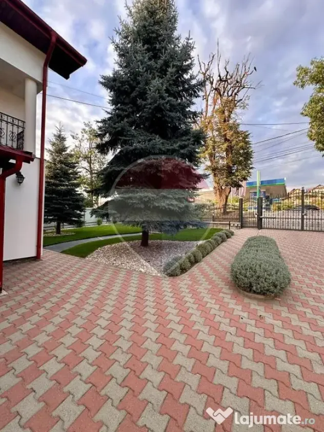 Casă / Vilă cu 8 camere de vânzare în Suceava - Suceava (Suceava)