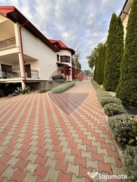 Casă / Vilă cu 8 camere de vânzare în Suceava - Suceava (Suceava)