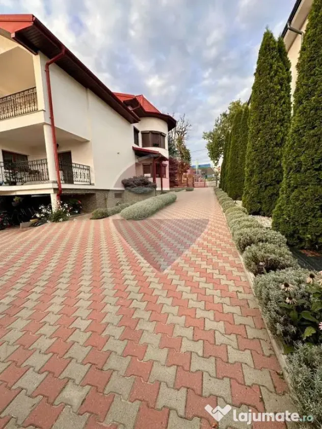 Casă / Vilă cu 8 camere de vânzare în Suceava - Suceava (Suceava)