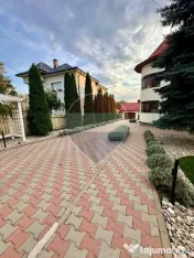 Casă / Vilă cu 8 camere de vânzare în Suceava