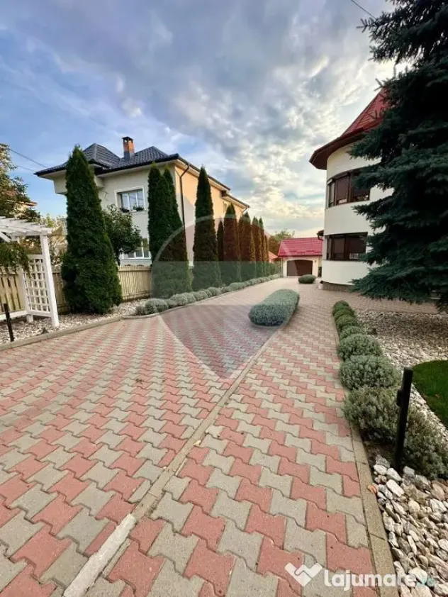 Casă / Vilă cu 8 camere de vânzare în Suceava - Suceava (Suceava)