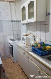 APARTAMENT 3 CAMERE DECOMANDAT