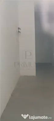 Spatiu comercial cu intrare din strada si vitrina - Ultracen 