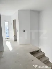 Duplex Modern în Dumbrăvița | Garaj, Curte Amenajată, 3 