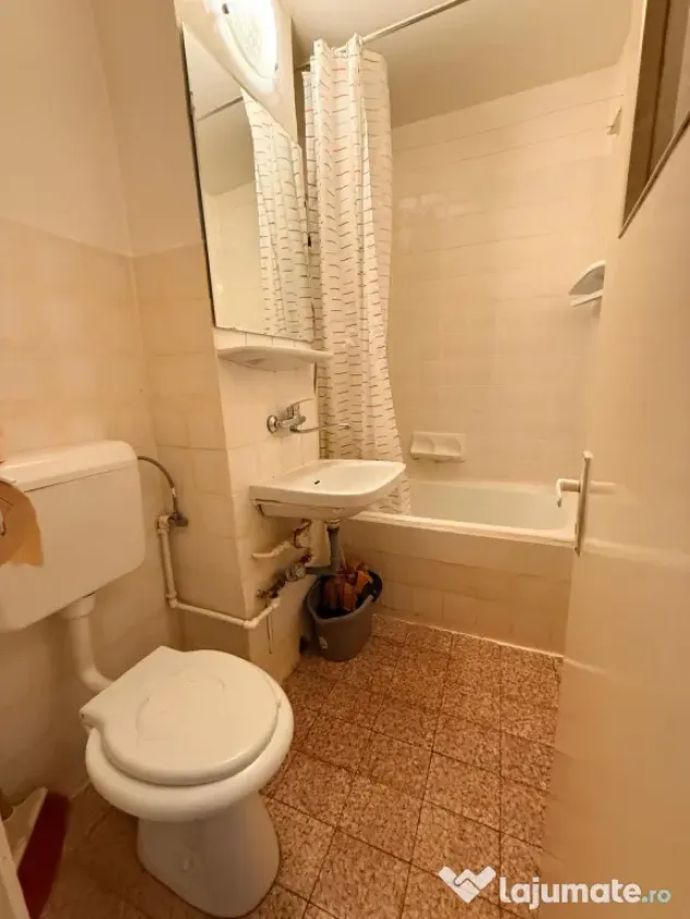 Închiriez garsonieră Central