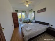 Casa cu 5 camere, garaj si curte in Andrei Muresanu 
