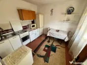 Casă cu 1 dormitor, curte și parcare, de închiriat în M? 