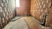 Casă spațioasă, cu arhitectură deosebită și teren de 1