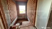 Casă spațioasă, cu arhitectură deosebită și teren de 1