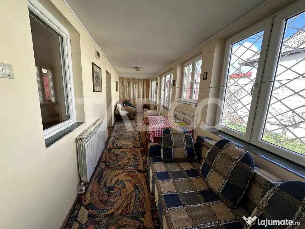Casa familiala pentru locuit sau vacanta , spatioasa si conf - Voila (Brasov)