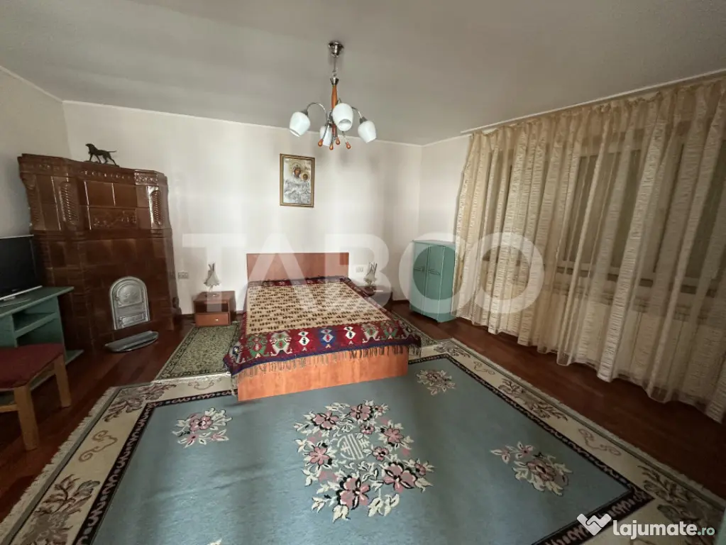 Casa familiala pentru locuit sau vacanta , spatioasa si conf - Voila (Brasov)