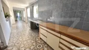Casă renovată - situată central în satul Aurel Vlaicu 