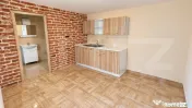 Casă renovată - situată central în satul Aurel Vlaicu 
