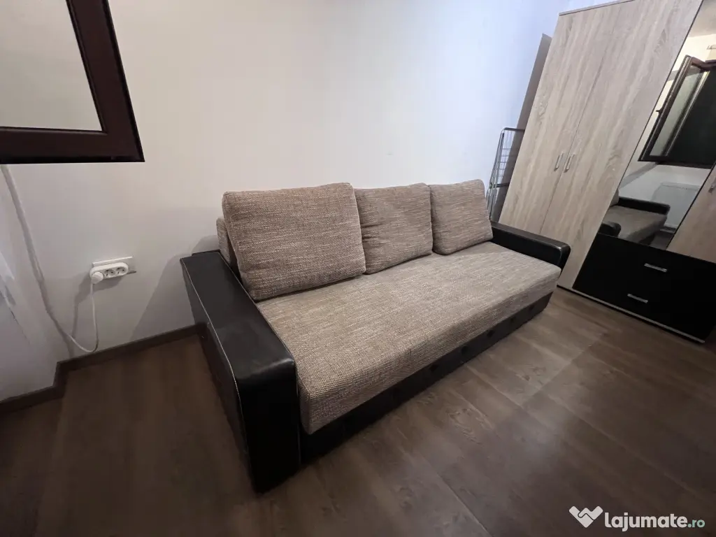 OFERTĂ! Canapea extensibilă 2m, cu ladă depozitare + 3 perne – PREȚ NEGOCIABIL!