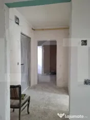 Apartament cu 3 camere, 2 băi, balcon și garaj | La roșu