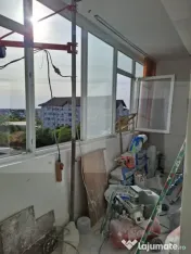 Apartament cu 3 camere, 2 băi, balcon și garaj | La roșu