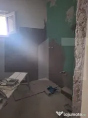 Apartament cu 3 camere, 2 băi, balcon și garaj | La roșu
