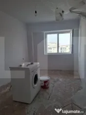 Apartament cu 3 camere, 2 băi, balcon și garaj | La roșu