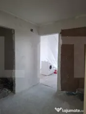 Apartament cu 3 camere, 2 băi, balcon și garaj | La roșu