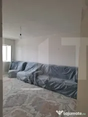 Apartament cu 3 camere, 2 băi, balcon și garaj | La roșu