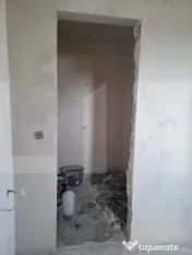 Apartament cu 3 camere, 2 băi, balcon și garaj | La roșu
