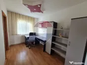 Apartament cu 4 camere de închiriat la etajul 2 