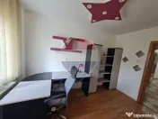 Apartament cu 4 camere de închiriat la etajul 2 