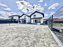Duplex spatios - 4 camere - 102 mp - separat prin casa scari