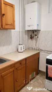 Garsonieră cu balcon | Etaj 1 | Centrală proprie | Bucegi/ 
