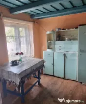 Casa cu doua corpuri,curte si gradina 