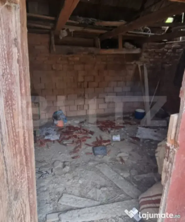Casa cu doua corpuri,curte si gradina - Boian (Cluj)
