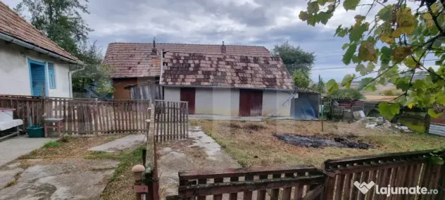 Casa cu doua corpuri,curte si gradina - Boian (Cluj)
