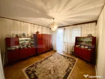Apartament cu 3 camere decomandat,64 mp, etaj intermediar.zo